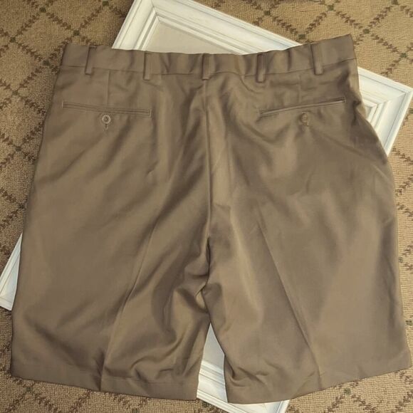 Joseph A Banks Traveler collection shorts British Tan tailored fit 38 NWOT - Picture 2 of 9